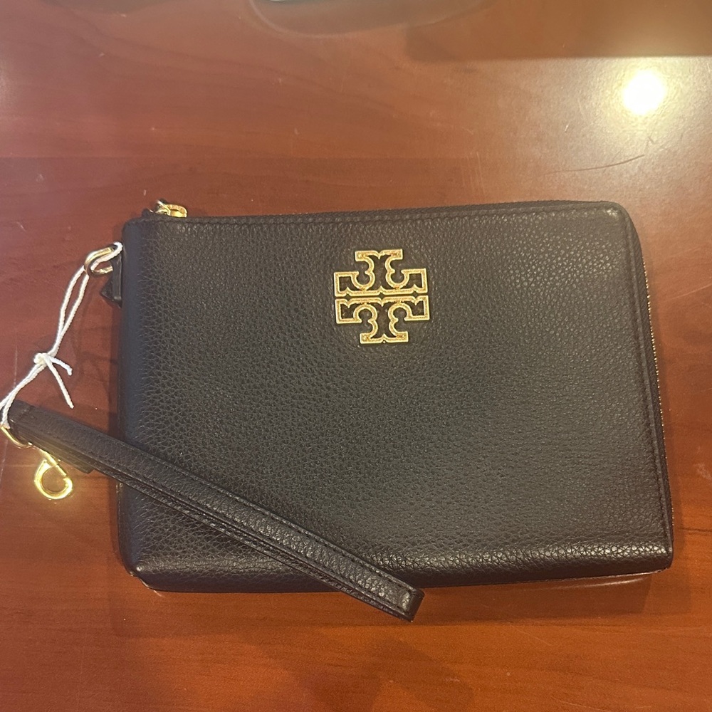 Tory Burch Bretten Large Zip Pouch in black with  Gold Accent NWT